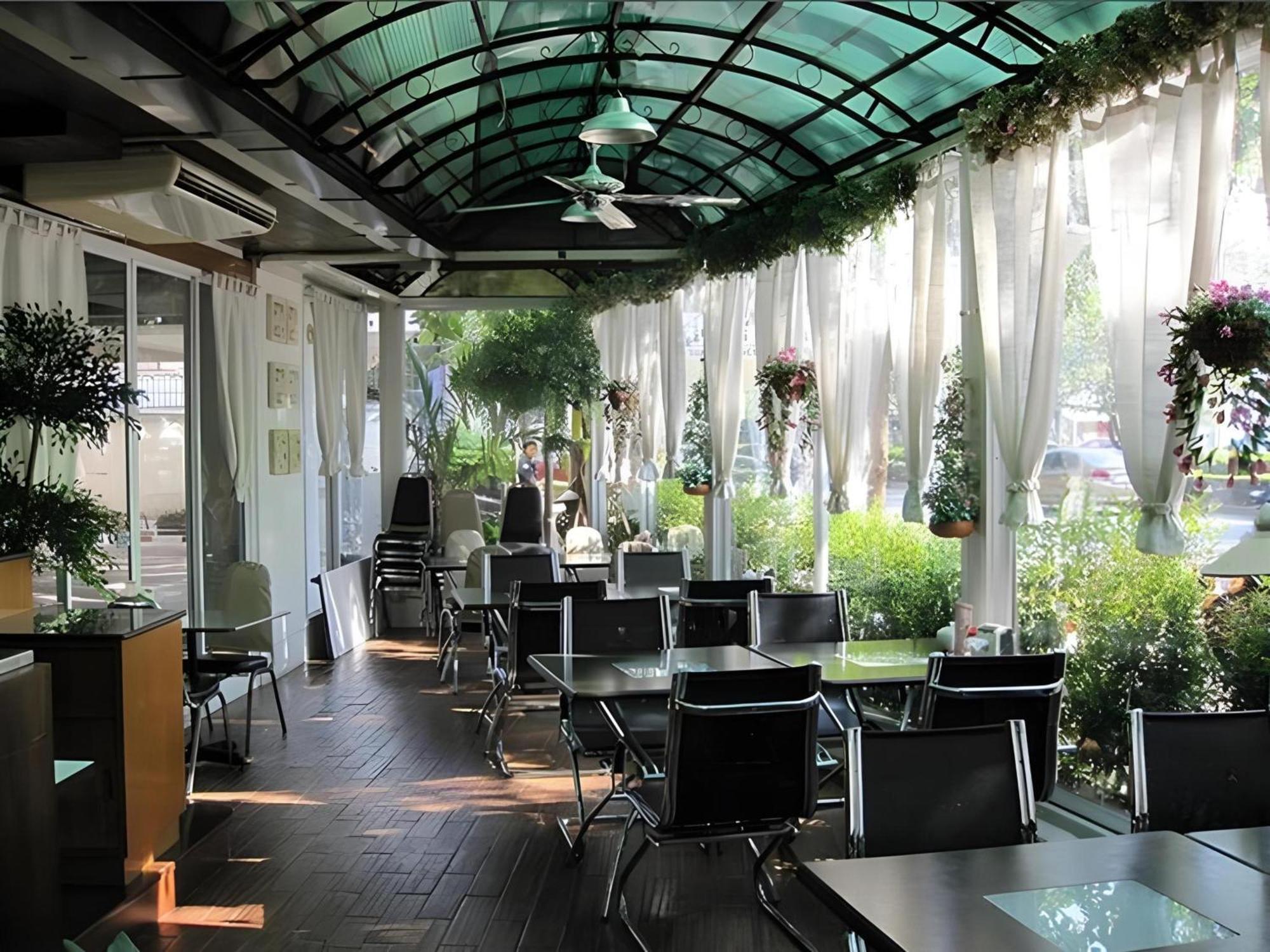 Collection O Howard Square Boutique Hotel Bangkok Exterior foto